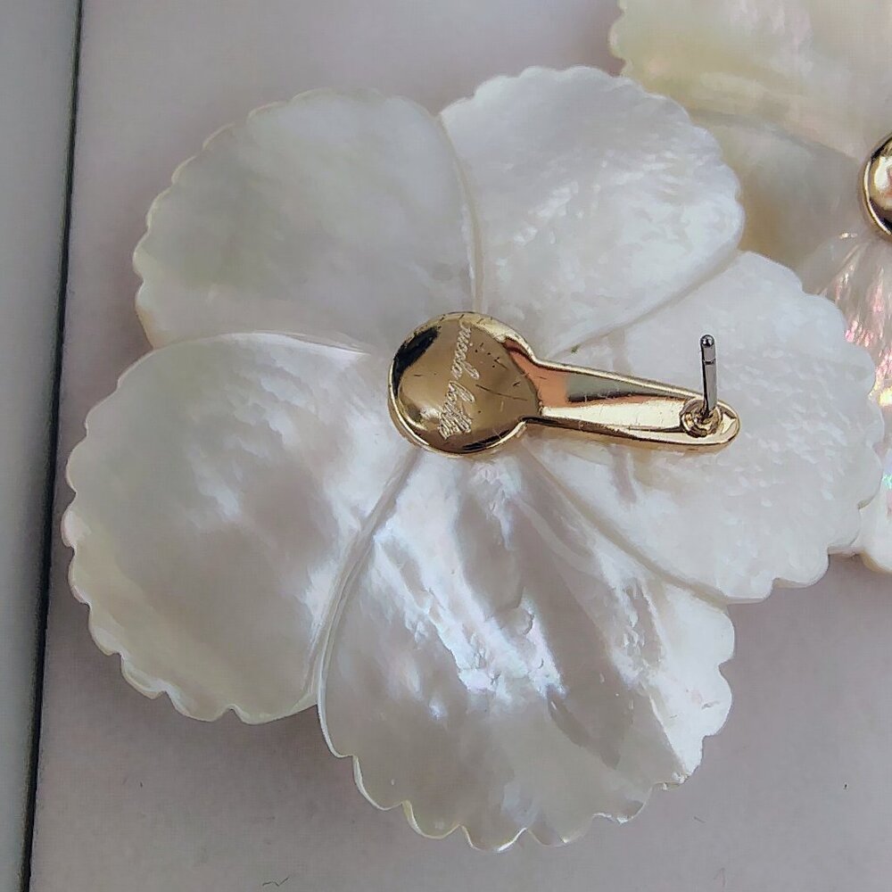 NWOT Nicola Bathie Mother of Pearl Floral Gold Plated Large Earrings with Box - Picture 4 of 6